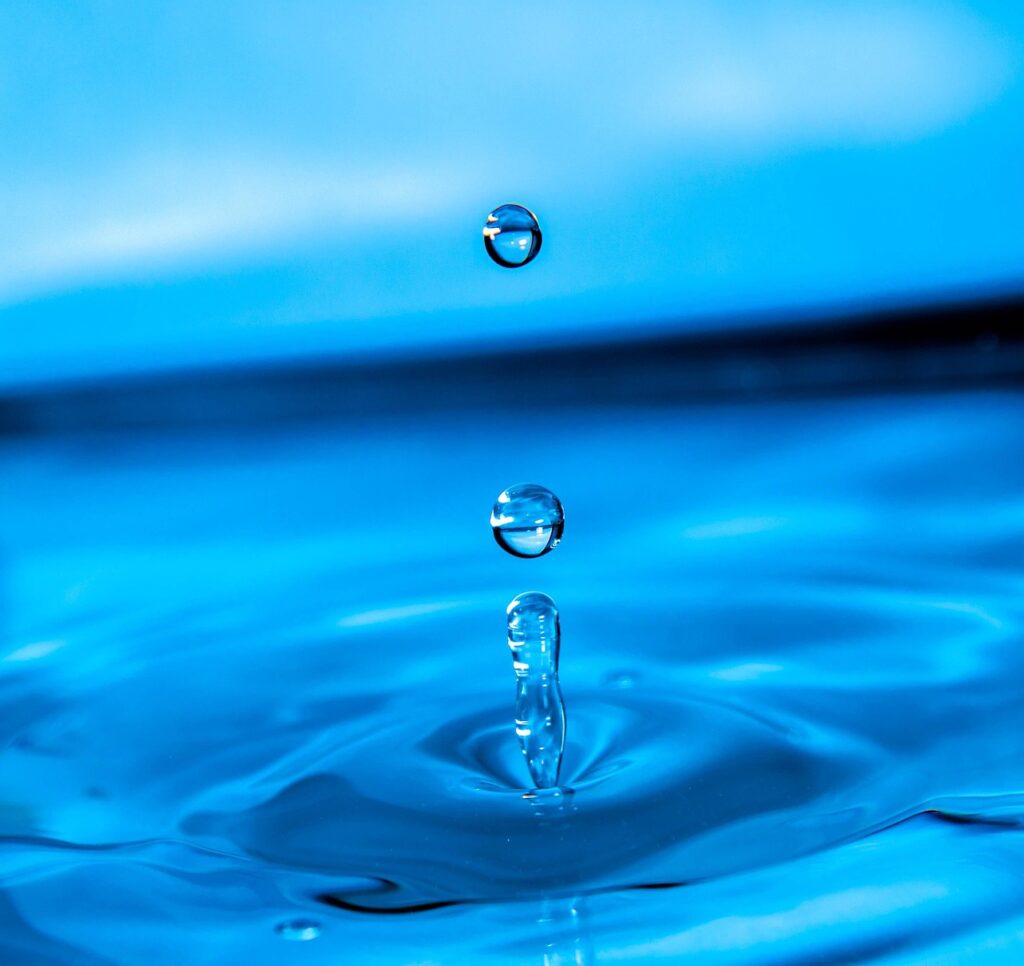 drop, splash, impact, ripples, water, nature, ripple effect, waves, macro, drip, liquid, surface tension, surface, water surface, droplet, drop of water, close up, blue